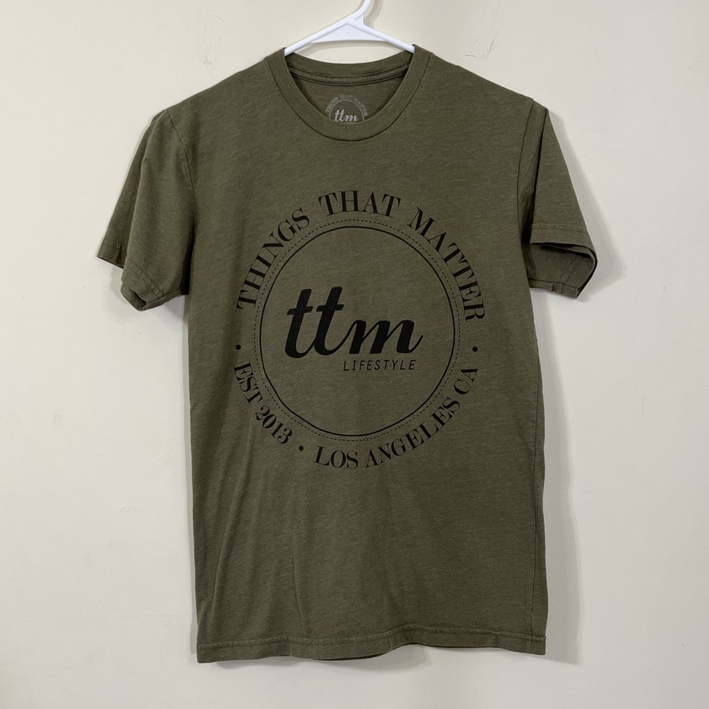 Things That Matter Army Green Graphic Short Sleeve Shirt - Picture 1 of 4